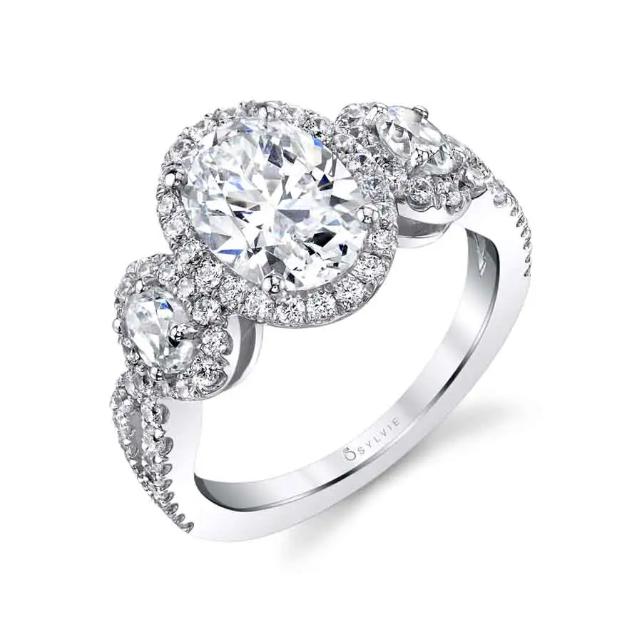 8 Oval Engagement Rings she'll be thankful for this holiday season