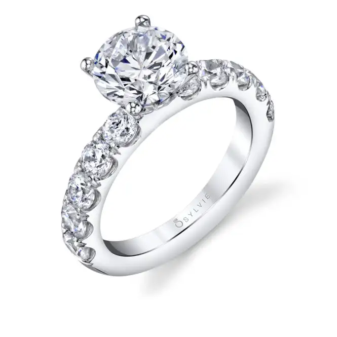 Round Cut White Gold Classic Engagement Ring - Octavie